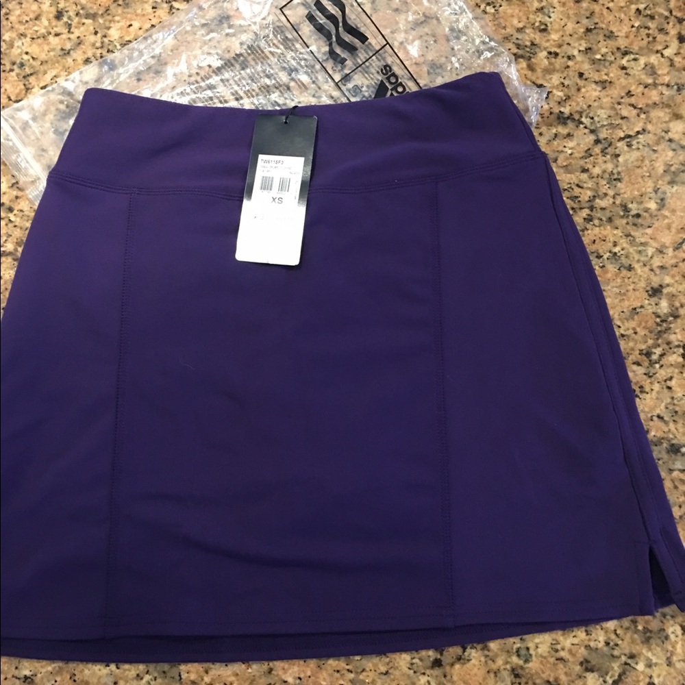 Adidas - Women's golf skirt w built in shorts